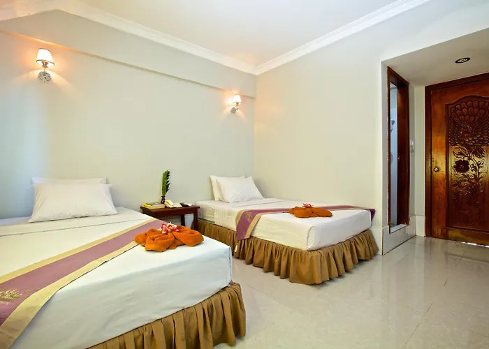 Damnak Riverside Gasthof 3*