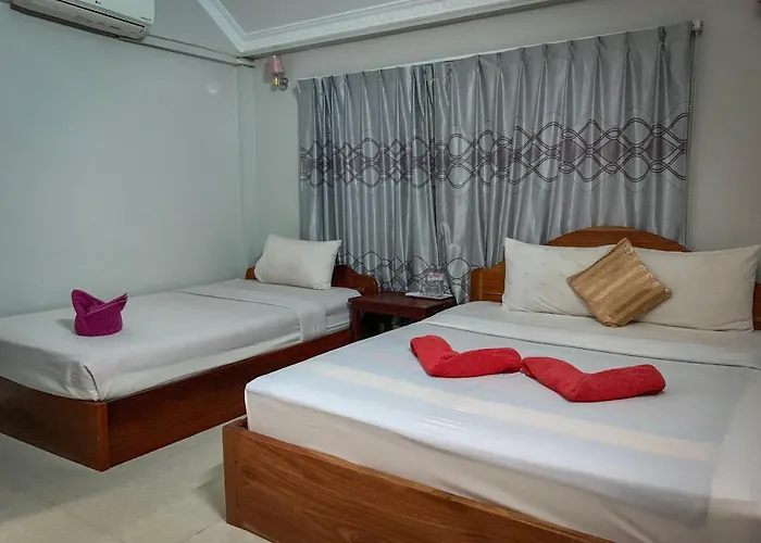 Damnak Riverside Gasthof 3*